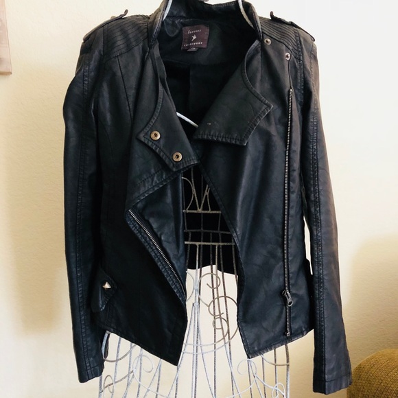 Forever 21 Jackets & Blazers - FOREVER 21 Black Leather Jacket